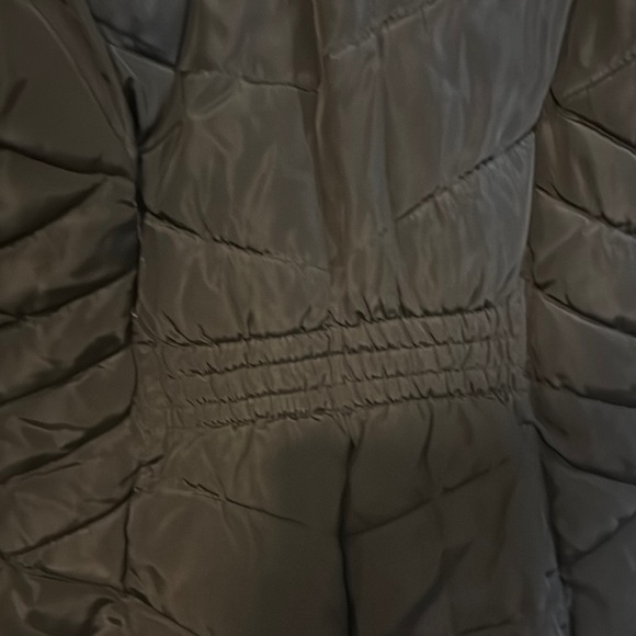 Steve Madden Black Puffer Jacket with Gold Details - Picture 7 of 7